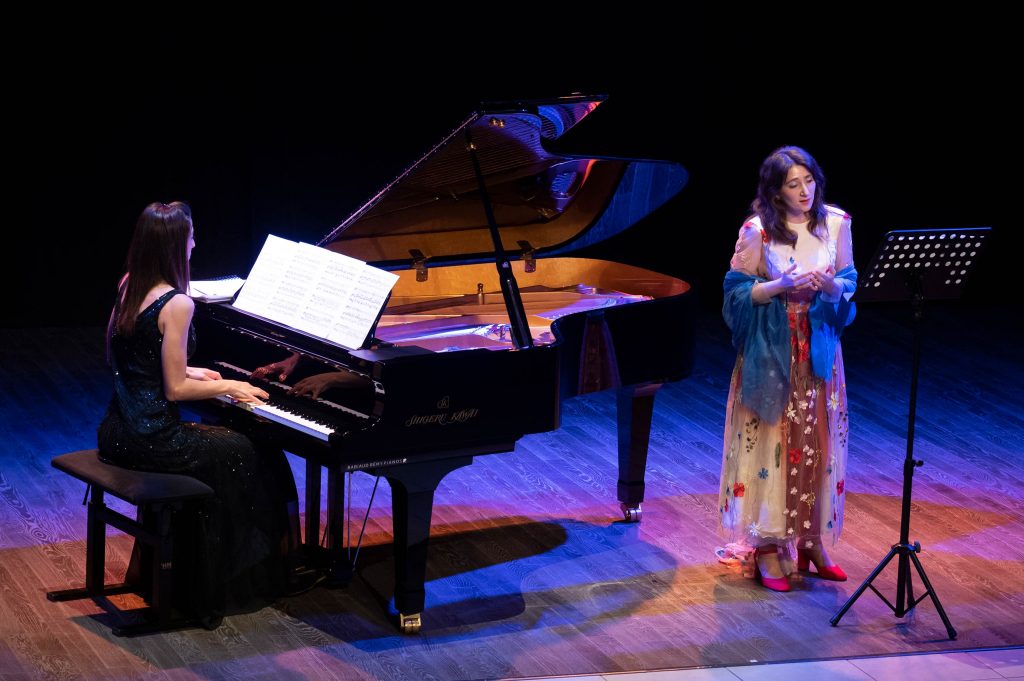 Rita Shevchenko chante en concert